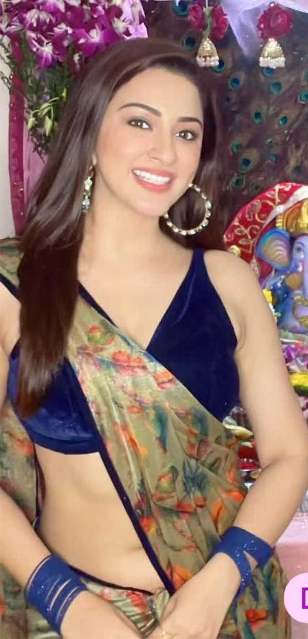 Esshanya Maheshwari navel saree curvy indian actress