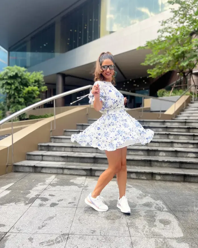Hina Khan short dress sexy legs body Hina Khan short dress sexy legs body