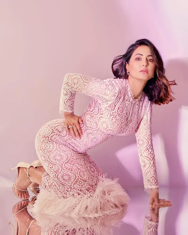 Hina Khan sexy body tight dress