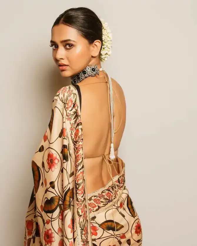 Tejasswi Prakash backless indian tv actress sexy back Tejasswi Prakash backless indian tv actress sexy back