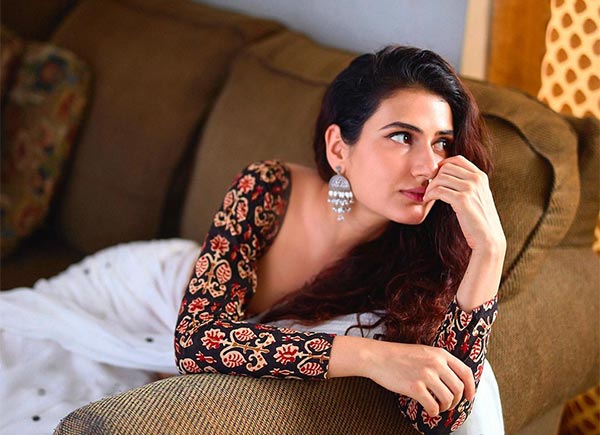 Fatima Sana Shaikh saree hot bollywood actress
