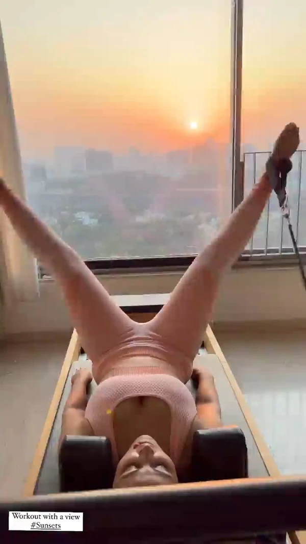 Hina Khan sexy body gym outfit