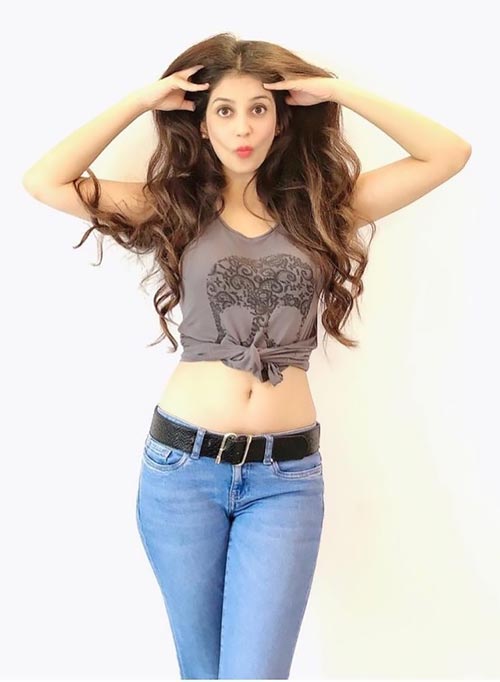 Kaashish Vohra hot photos