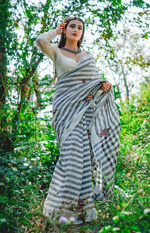 Fatima Sana Shaikh saree hot bollywood actress