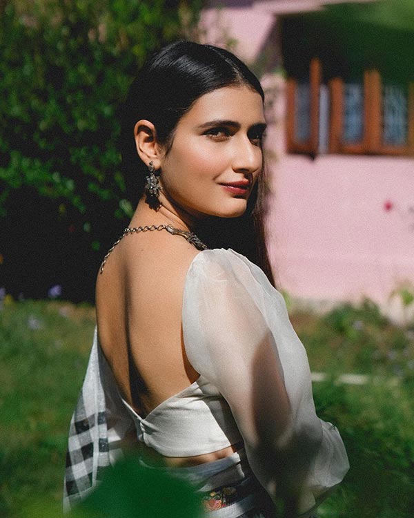 Fatima Sana Shaikh saree hot bollywood actress