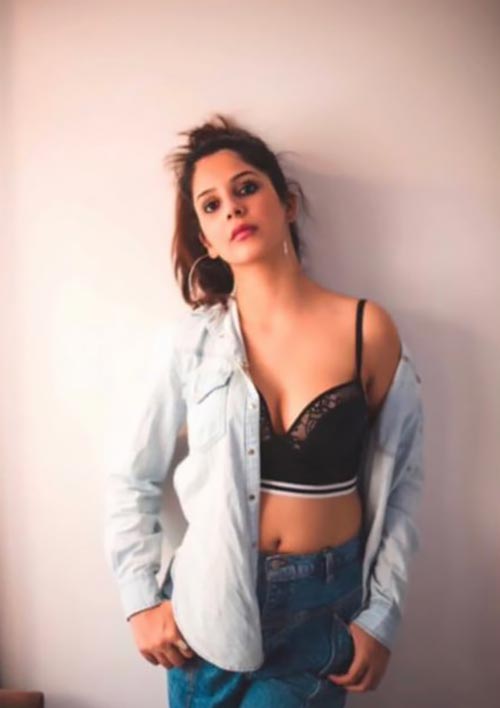 Kaashish Vohra hot photos