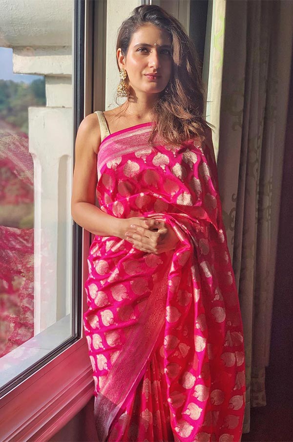 Fatima Sana Shaikh saree hot bollywood actress