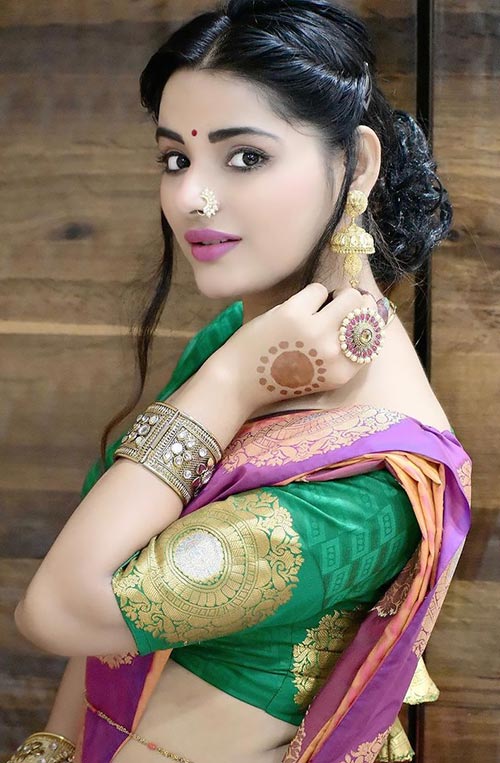 Anushka Srivastava nose ring hot ullu actress