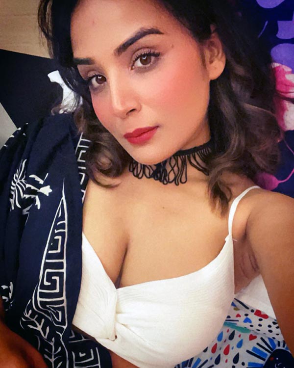 Aadita Jain hot saree curvy indian actress