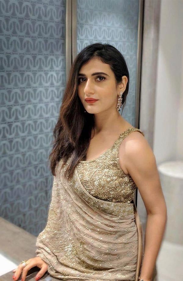 Fatima Sana Shaikh saree hot bollywood actress