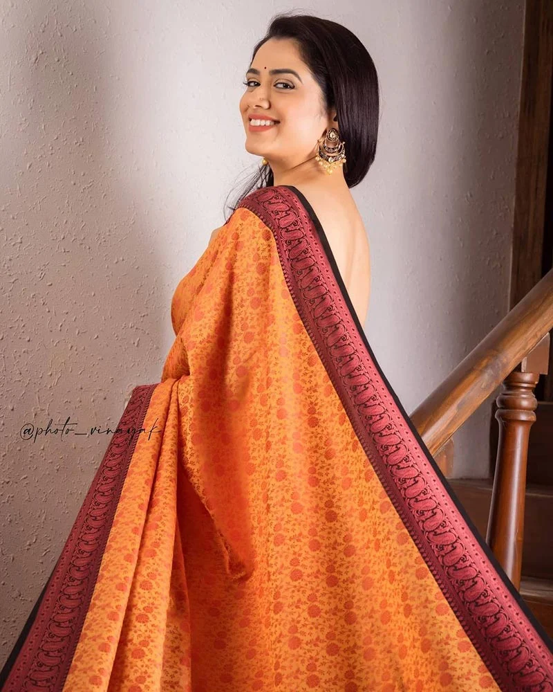 Girija Oak Godbole saree hot photos