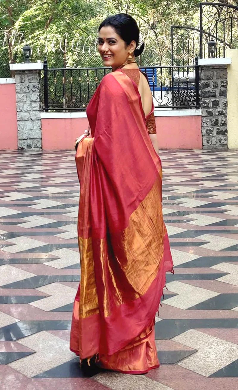 Girija Oak Godbole saree hot photos