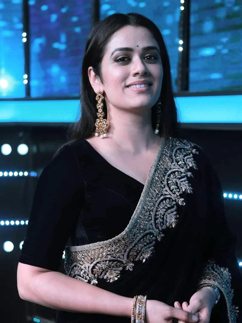 Girija Oak Godbole saree hot photos Girija Oak Godbole saree hot photos