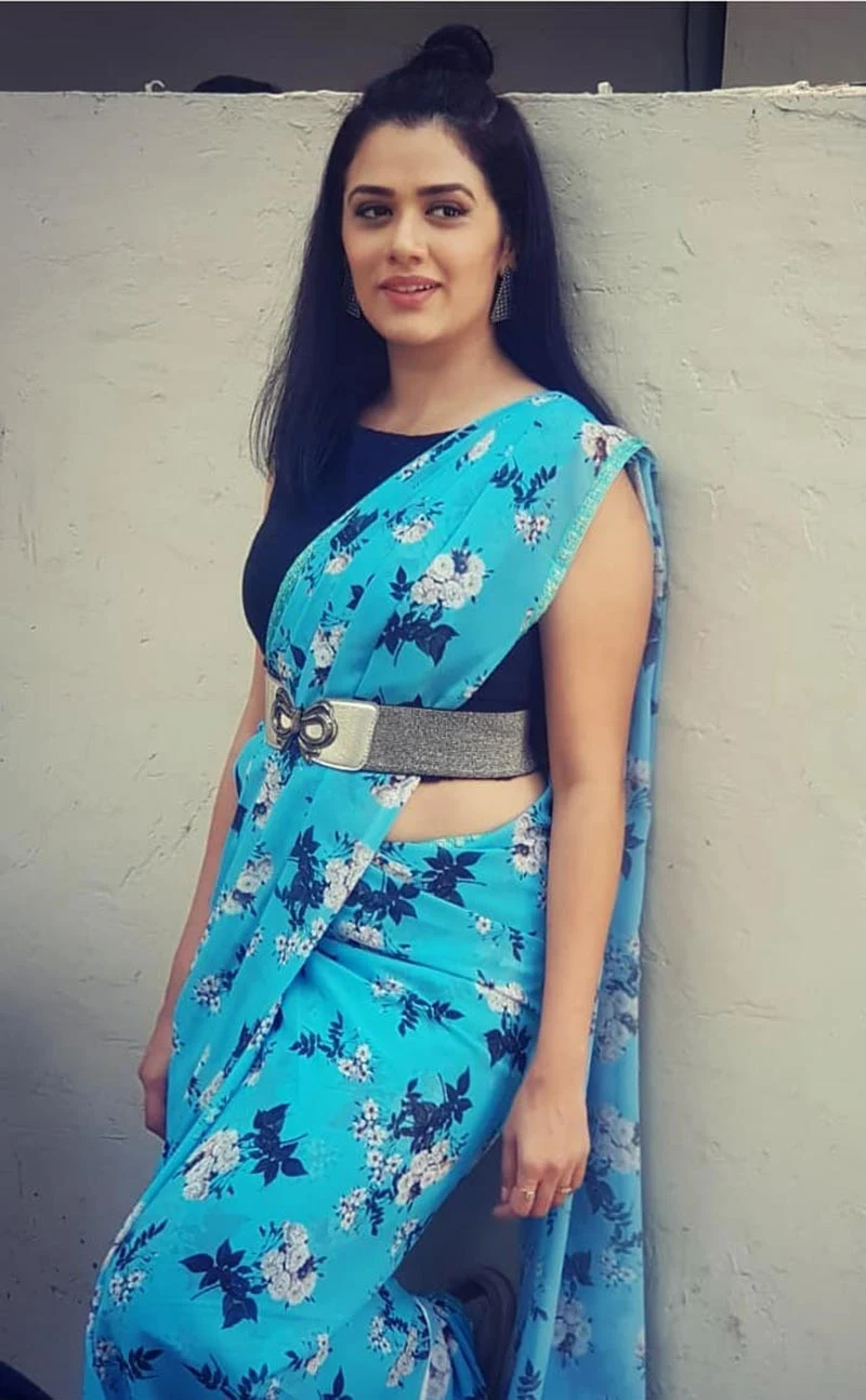 Girija Oak Godbole saree hot photos Girija Oak Godbole saree hot photos