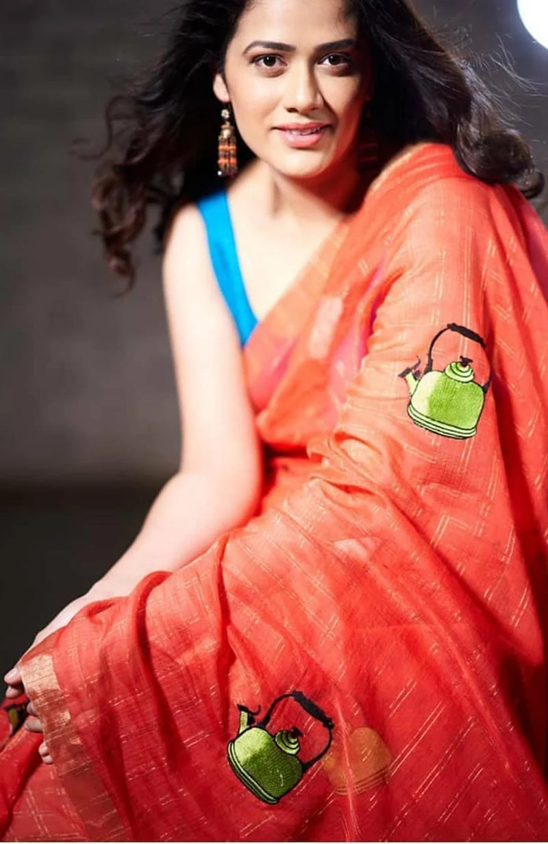 Girija Oak Godbole saree hot photos Girija Oak Godbole saree hot photos