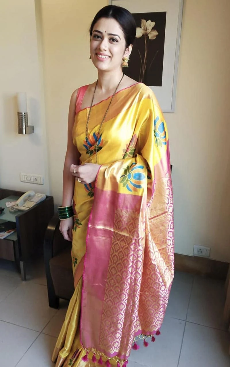Girija Oak Godbole saree hot photos Girija Oak Godbole saree hot photos