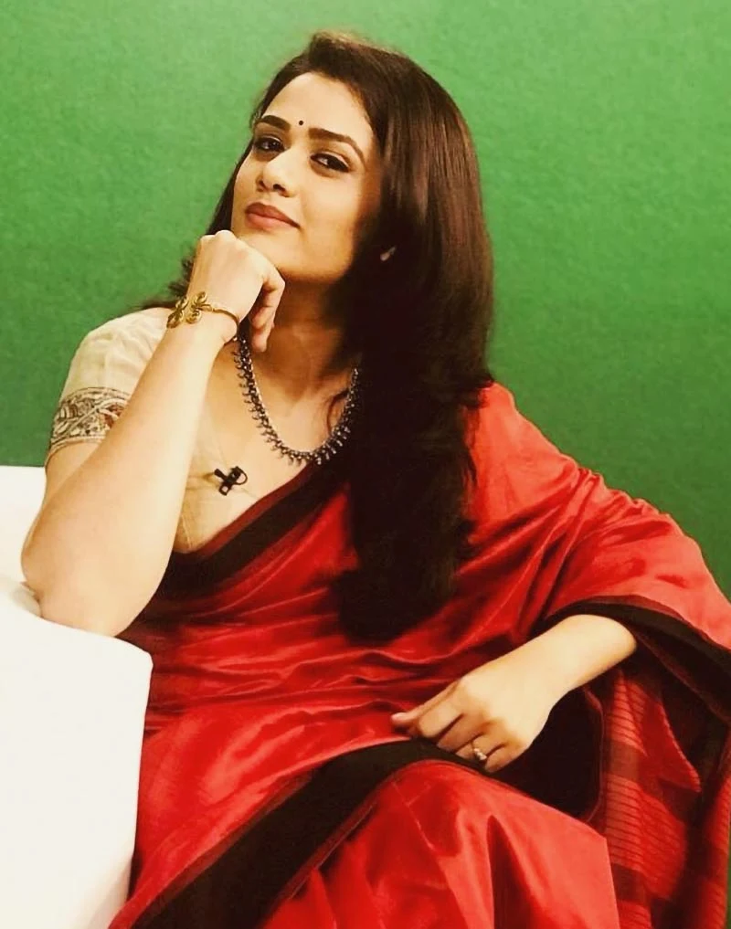 Girija Oak Godbole saree hot photos Girija Oak Godbole saree hot photos