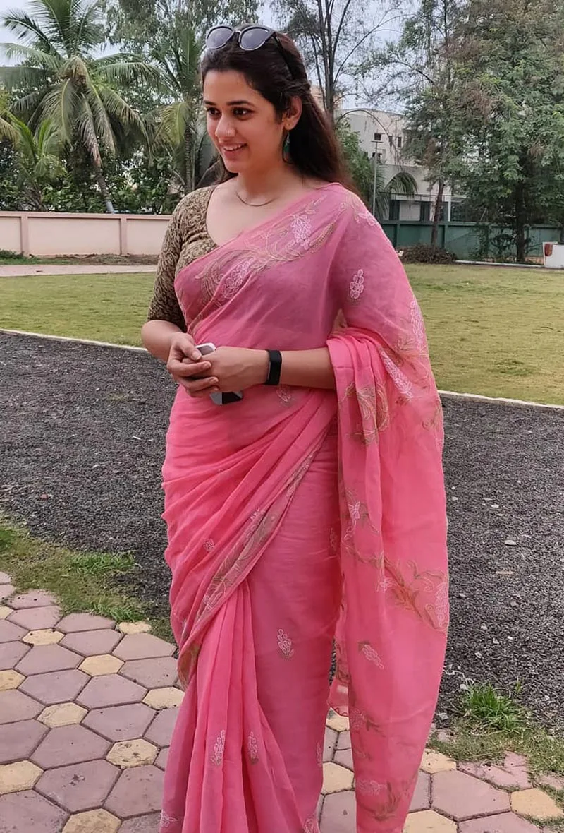 Girija Oak Godbole saree hot photos