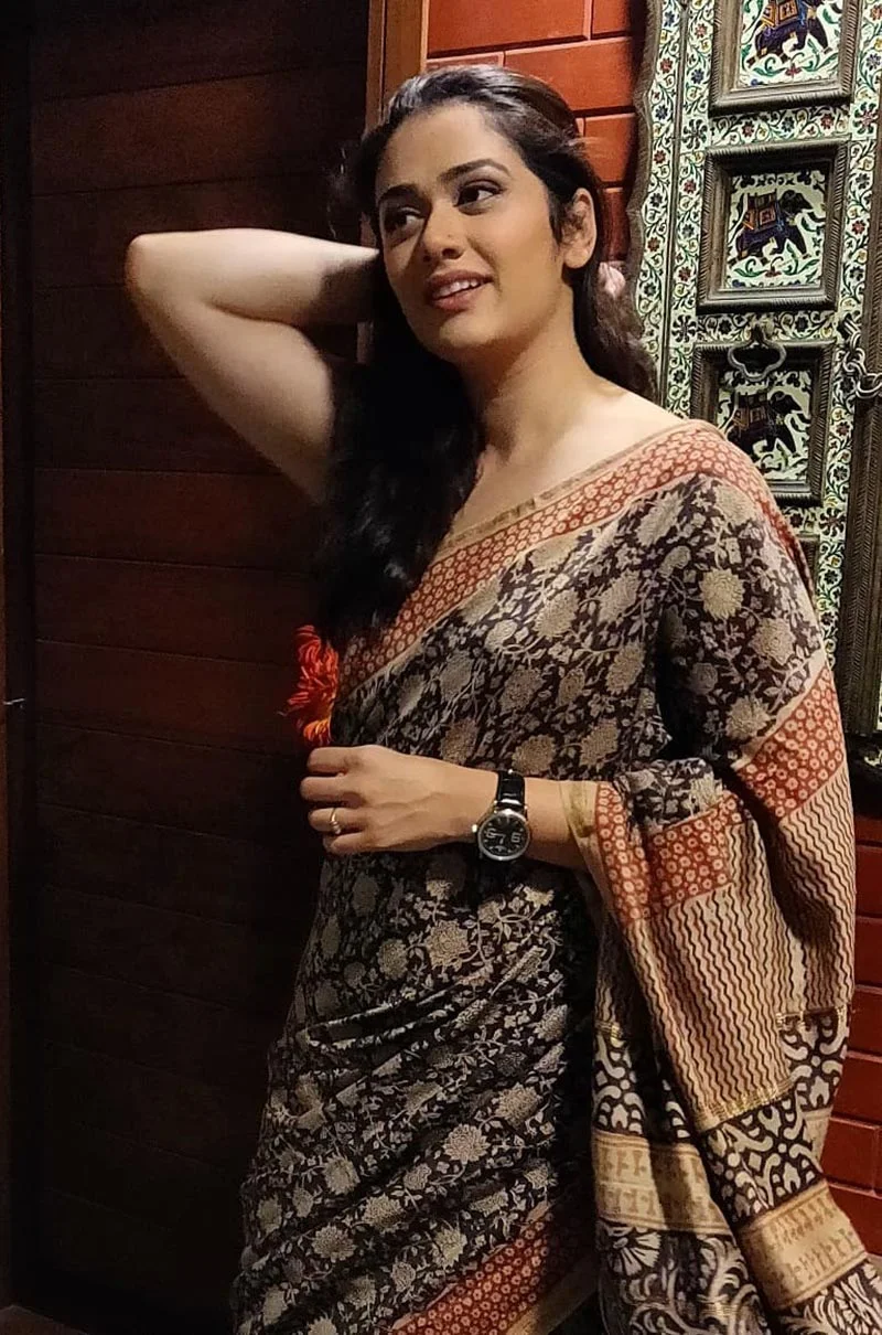 Girija Oak Godbole saree hot photos