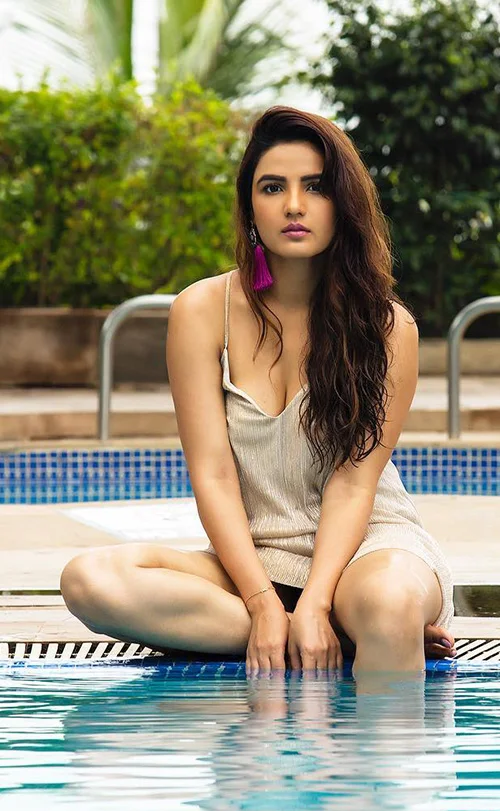 Jasmin Bhasin hot actress naagin bigg boss Jasmin Bhasin hot actress naagin bigg boss