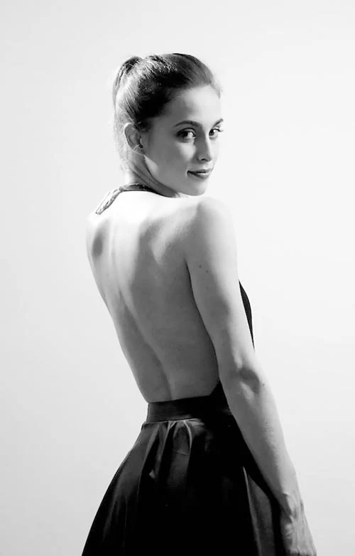 Karina Matas Piper hot actress rocketry soulmates Karina Matas Piper backless hot actress rocketry soulmates