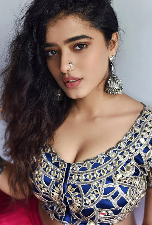 ketika sharma cleavage curvy indian actress ketika sharma cleavage curvy indian actress