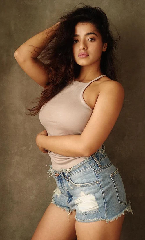 ketika sharma curvy indian actress ketika sharma curvy indian actress