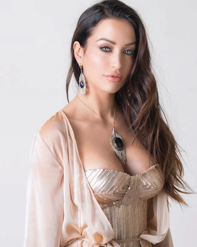 Lucinda nicholas hot bar code megan actress Lucinda nicholas hot bar code megan actress