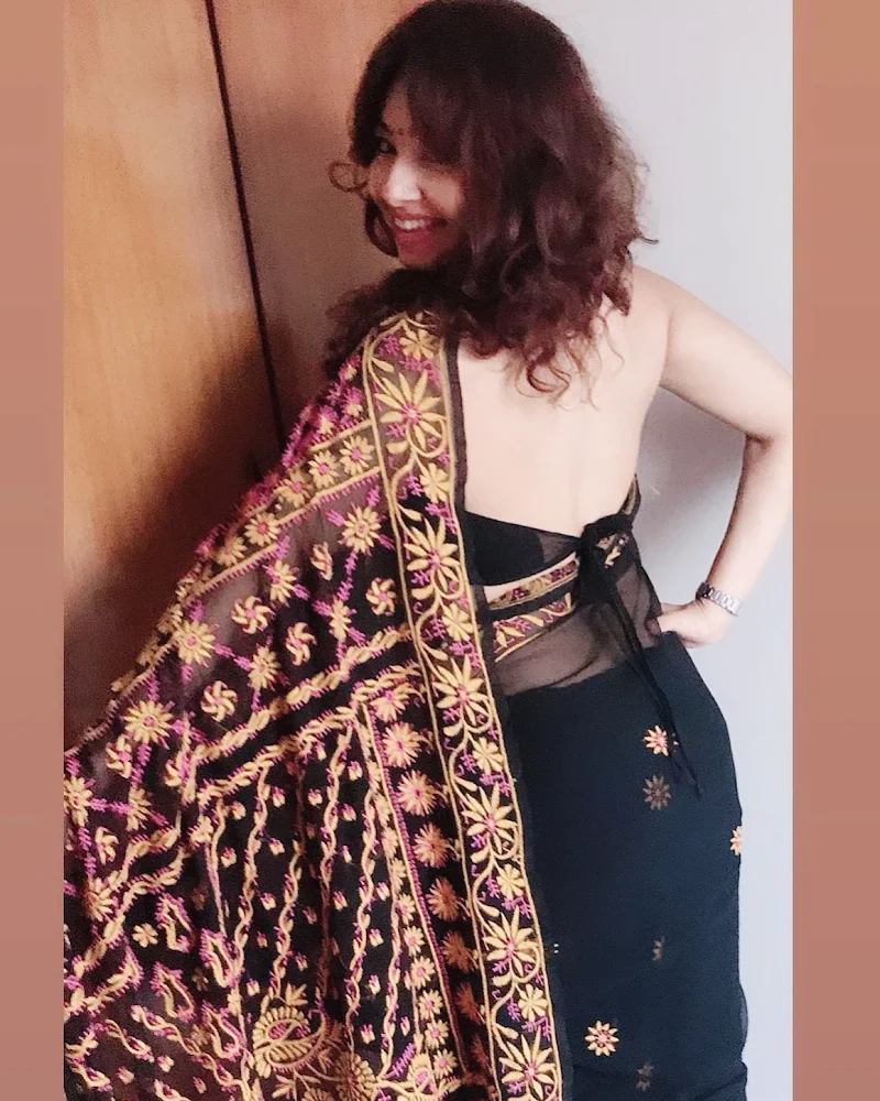 Monaz Mevawalla backless saree tmkoc actress Monaz Mevawalla backless saree tmkoc actress