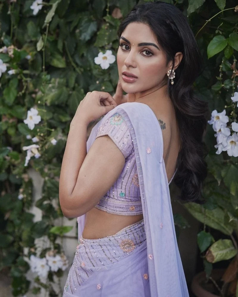 Samyuktha Menon saree hot actress Samyuktha Menon saree hot actress