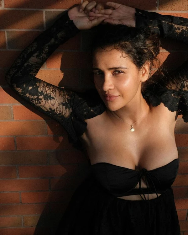 aisha sharma cleavage black outfit busty indian aisha sharma cleavage black outfit busty indian