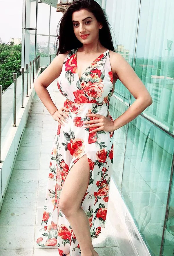 akshara singh sexy legs high slit dress bhojpuri actress akshara singh sexy legs high slit dress bhojpuri actress