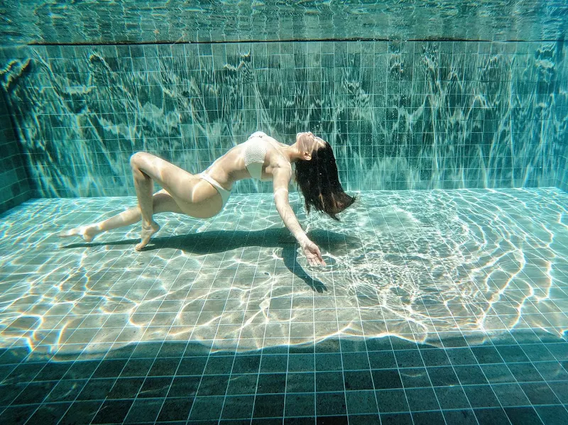 Amyra Dastur bikini underwater bollywood actress Amyra Dastur bikini underwater bollywood actress