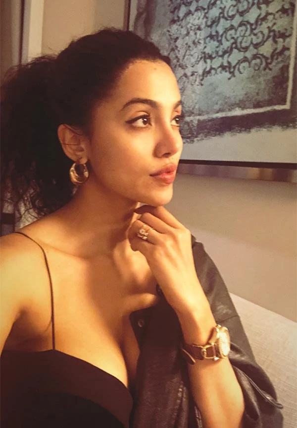 Ananya Sengupta hot actress Ananya Sengupta cleavage hot actress