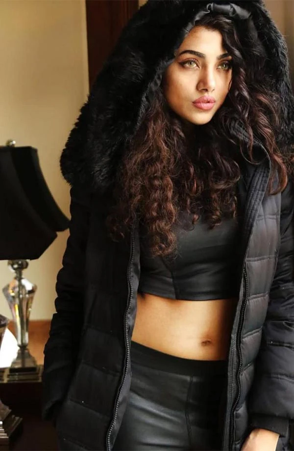 Ananya Sengupta hot actress Ananya Sengupta navel hot actress