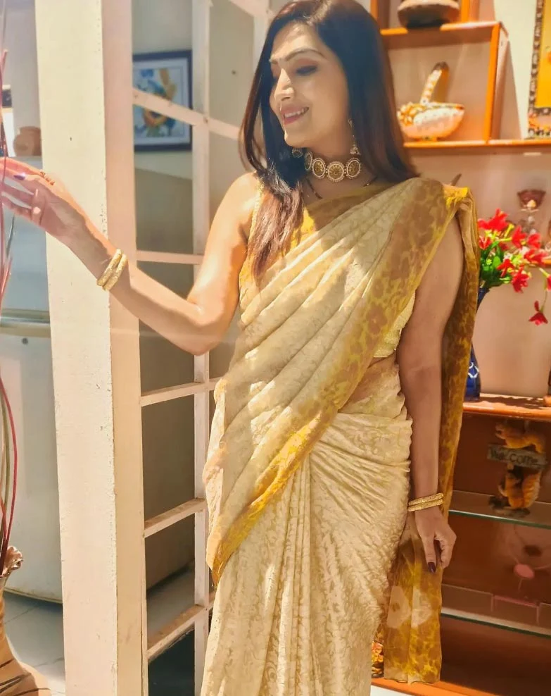 Anaya Soni saree hot actress crime world