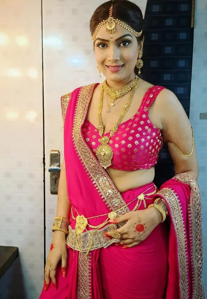 Anaya Soni saree hot actress