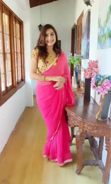 Anaya Soni saree hot actress