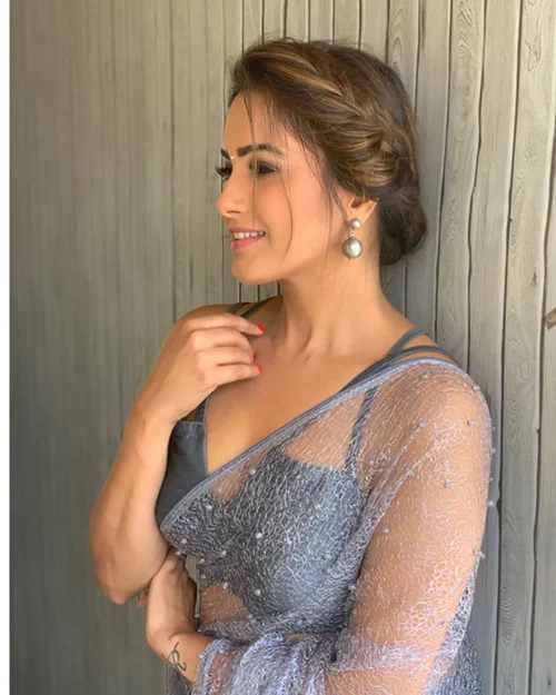 anita hassanandani saree hot indian tv actress anita hassanandani saree hot indian tv actress