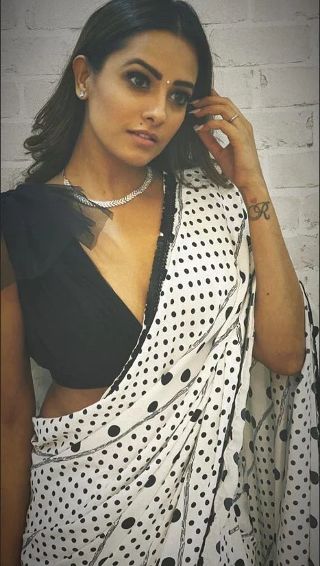 anita hassanandani saree hot indian tv actress anita hassanandani saree hot indian tv actress