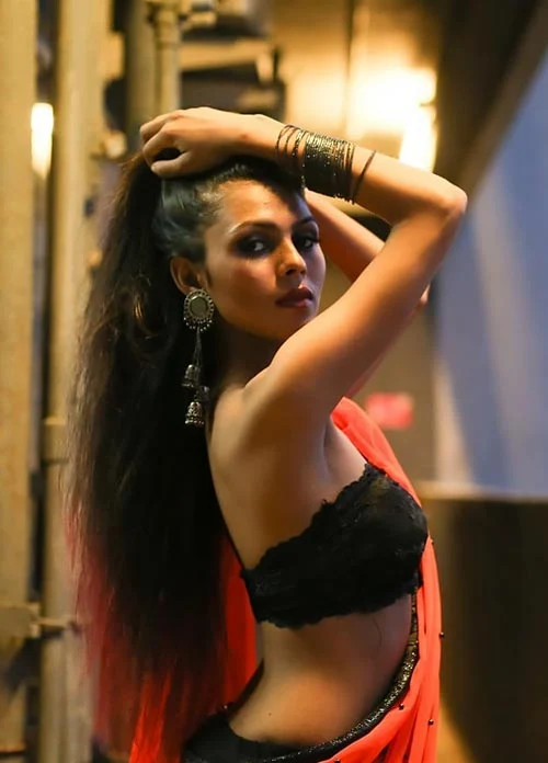 Arohi Barde saree hot actress ullu web series Arohi Barde saree hot actress ullu web series