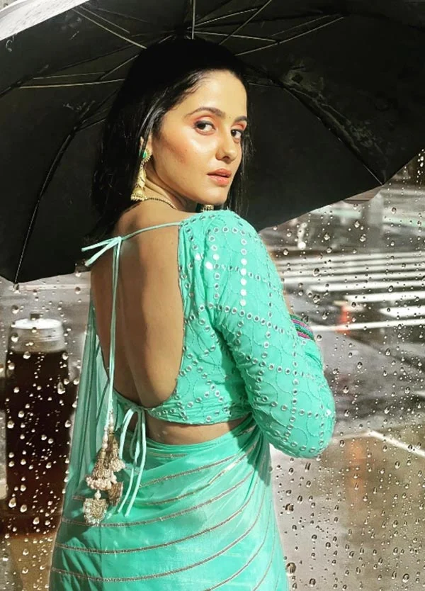 Ayesha Singh backless saree actress sai ghum hain kisikey pyaar Ayesha Singh backless saree actress sai ghum hain kisikey pyaar