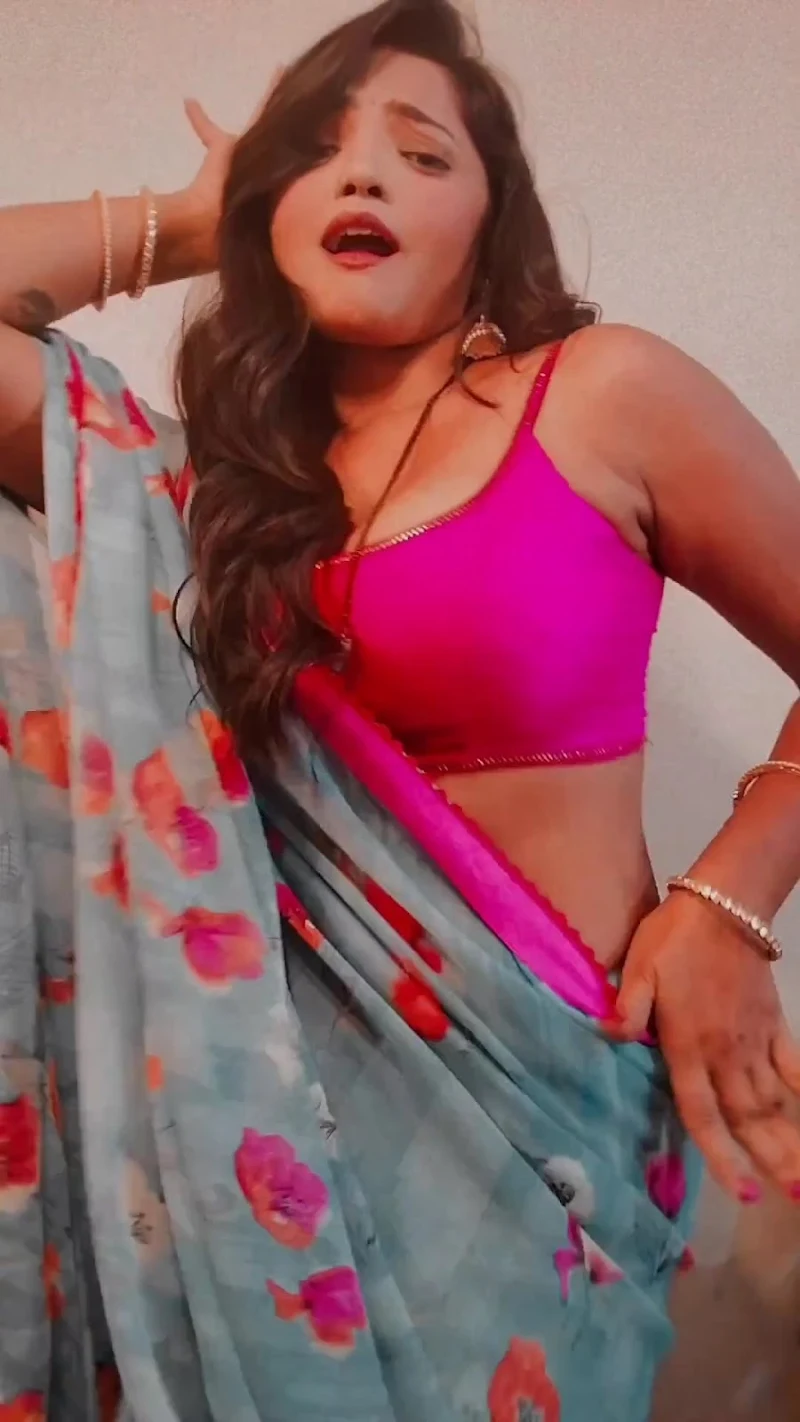 bharti jha web series curvy actress cleavage saree bharti jha web series curvy actress cleavage saree