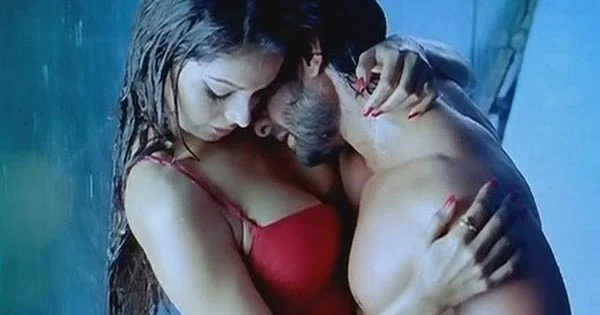 11 Bipasha Basu hot scenes videos – steamy romantic and intimate moments which set screens on fire.