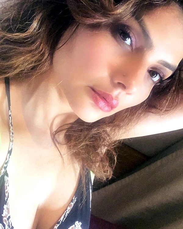 Charu Kadariya cleavage hot photos