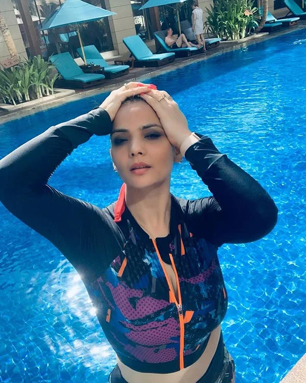 Charu Kadariya hot photos