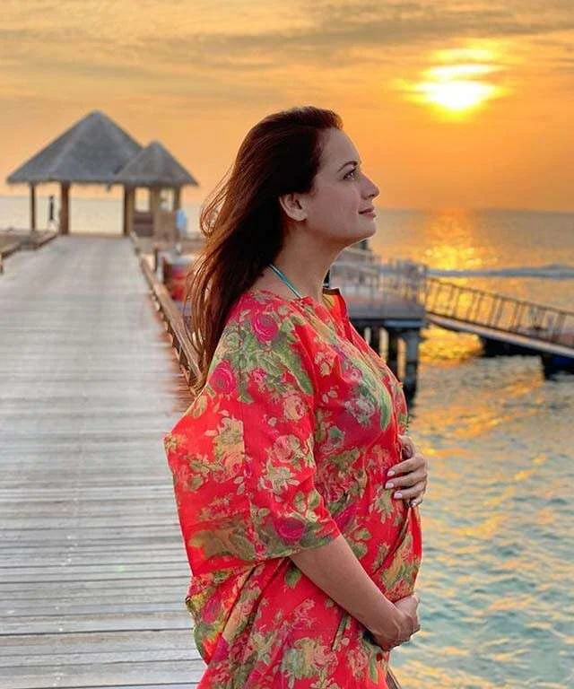 Dia Mirza pregnant baby bump dress bollywood actress Dia Mirza pregnant baby bump dress bollywood actress