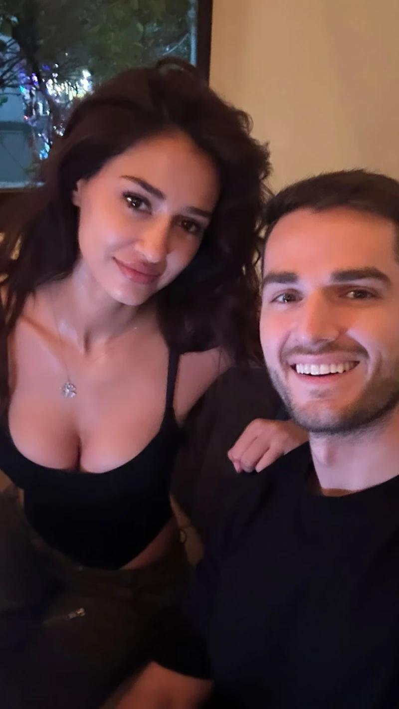 disha patani cleavage hot selfie disha patani cleavage hot selfie