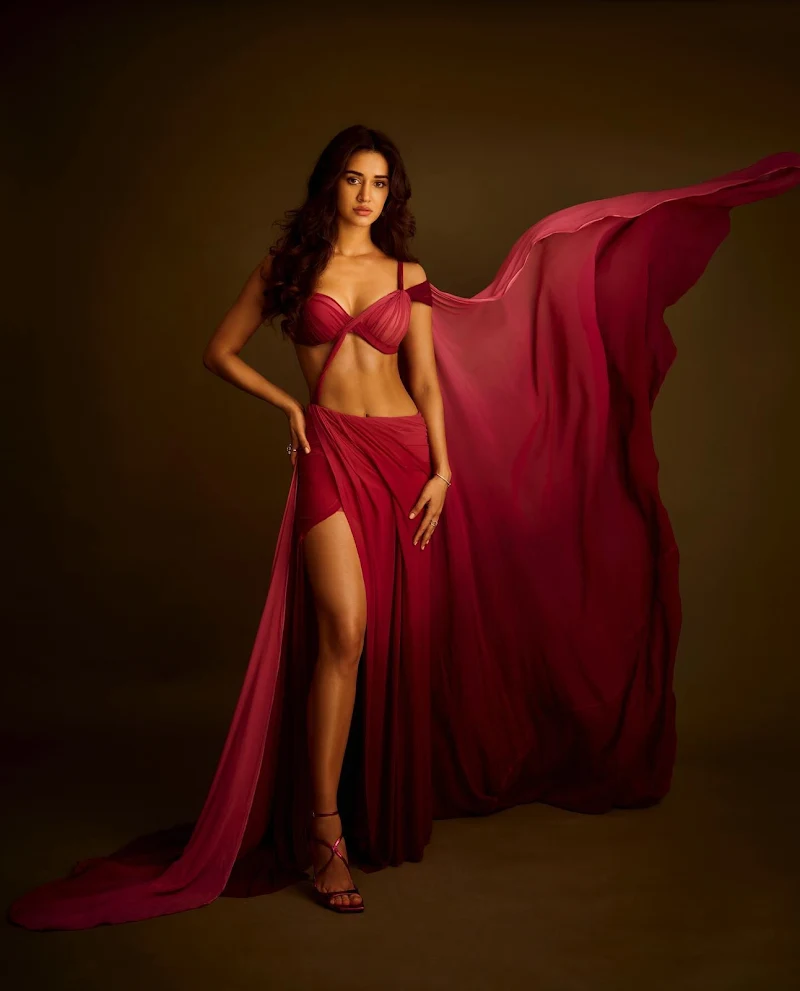Disha Patani cleavage sexy body pink outfit grazia awards Disha Patani cleavage sexy body pink outfit grazia awards
