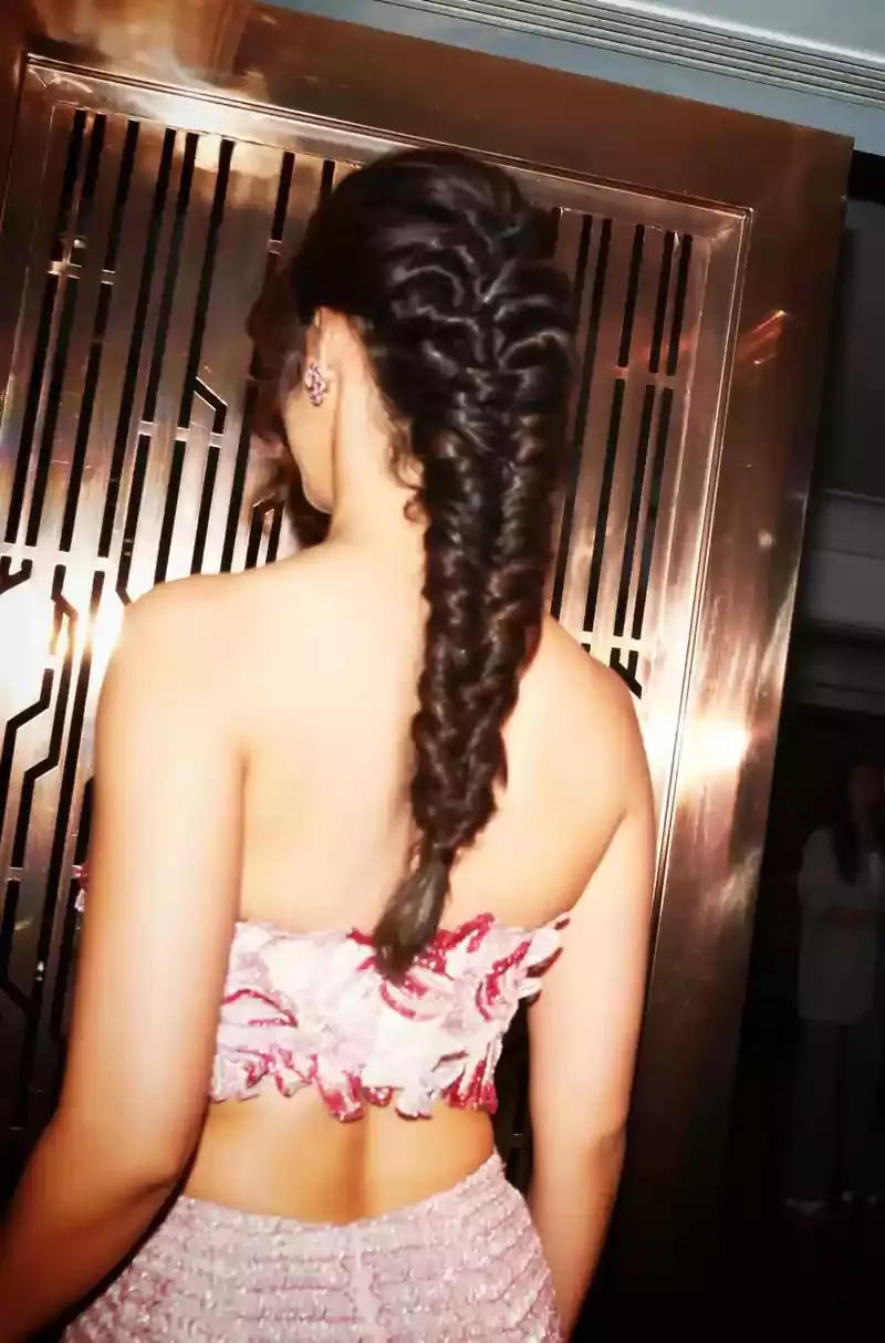 disha patani cleavage tiny top busty indian actress disha patani cleavage tiny top busty indian actress